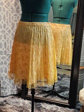 Suki Pastel Yellow Floral Lace Overlay A-Line Skirt - Size S
